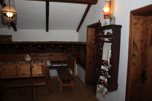 Muzeul Satului Bucovinean - amenajare interior locuinta in stil bucovinean