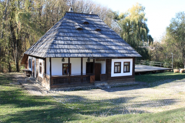 Muzeul Satului Bucovinean - Crasma din Saru Dornei.