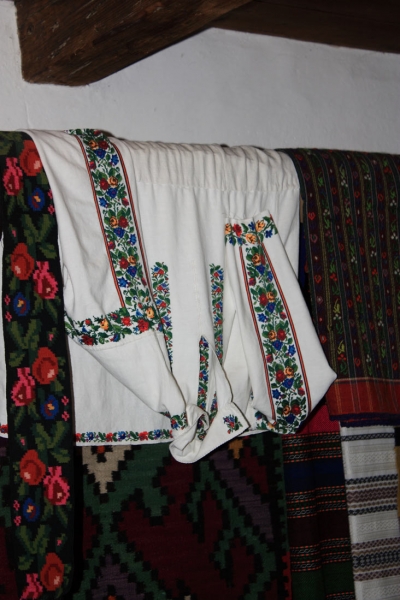 Muzeul Satului Bucovinean - piese de imbracaminte
