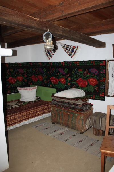 Muzeul Satului Bucovinean - interior casa Radaseni