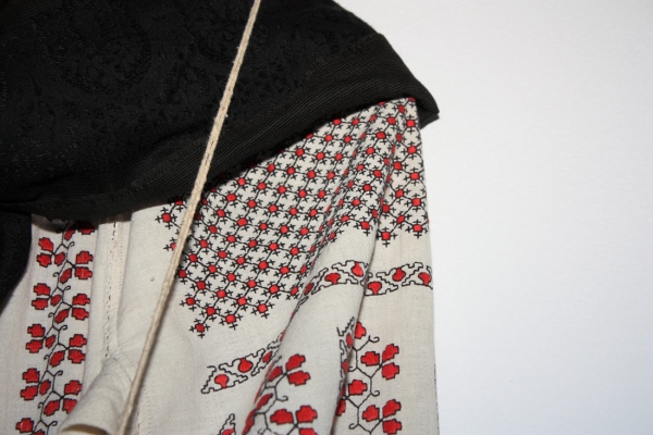 Detalii altita -costum popular femeiesc specific zonei - Muzeul Etnografic Botosani