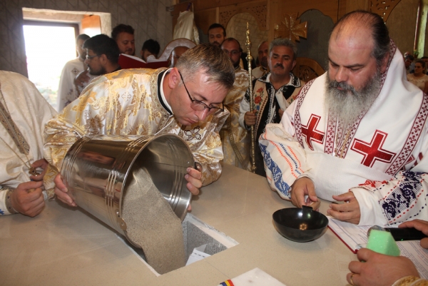 Slujba de sfinţire a bisericii din localitatea Peicani, comuna Găgești, 28 iulie 2019