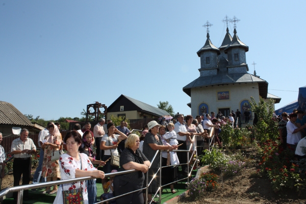 Slujba de sfinţire a bisericii din localitatea Peicani, comuna Găgești, 28 iulie 2019