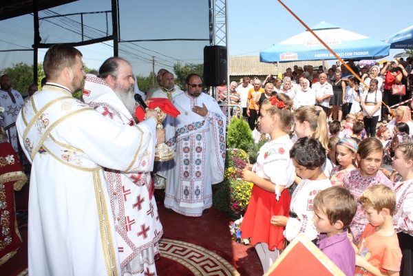 Slujba de sfinţire a bisericii din localitatea Peicani, comuna Găgești, 28 iulie 2019