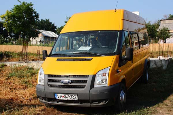 Microbuzul de transport copii al comunei Gagesti