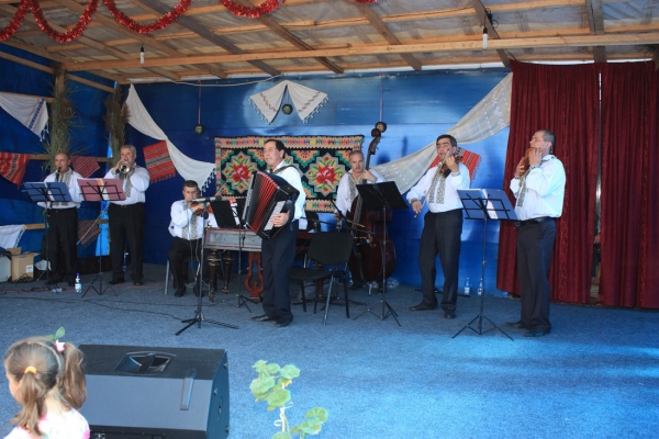 Ziua comunei Gagesti 2015 - Ansamblul Mugurelul si invitatii sai