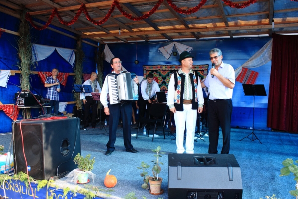 Ziua comunei Gagesti 2015 - Ansamblul Mugurelul si invitatii sai