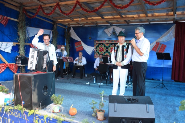 Ziua comunei Gagesti 2015 - Ansamblul Mugurelul si invitatii sai